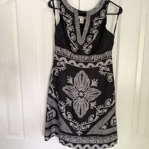 WhiteHouse/BlackMarket Size 4 Black/white